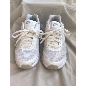 Nike Air Max Invigor Womens 9.5 White Metallic Silver Running Shoes Sneakers